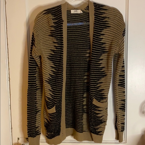 Lira Sweaters - Color contrast cardigan